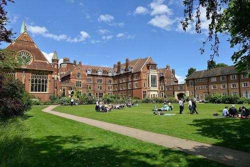 劍橋大學(xué)承認(rèn)高考成績，要求全省排前0.1%！